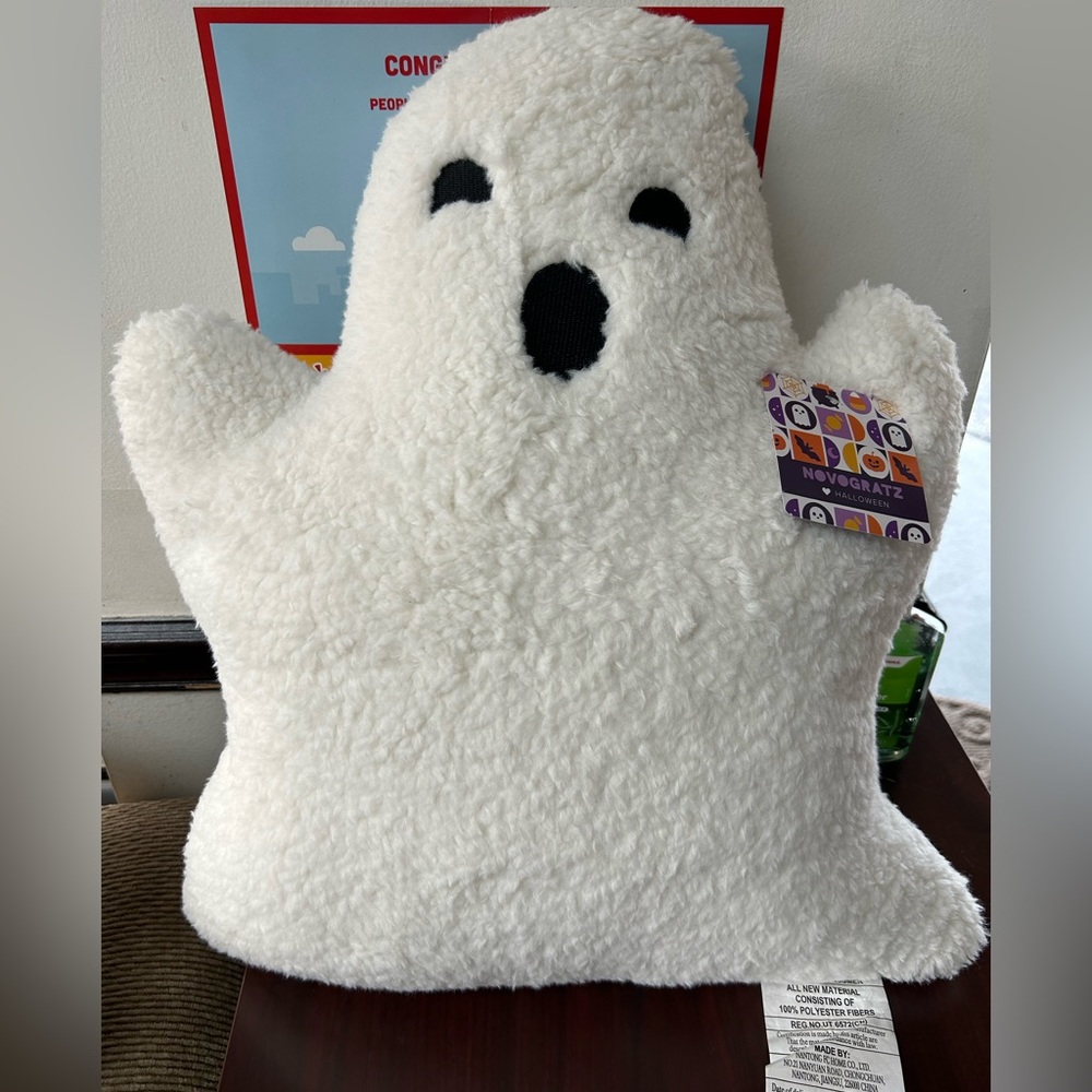 Novogratz Adorable Ghost Pillow - nwt